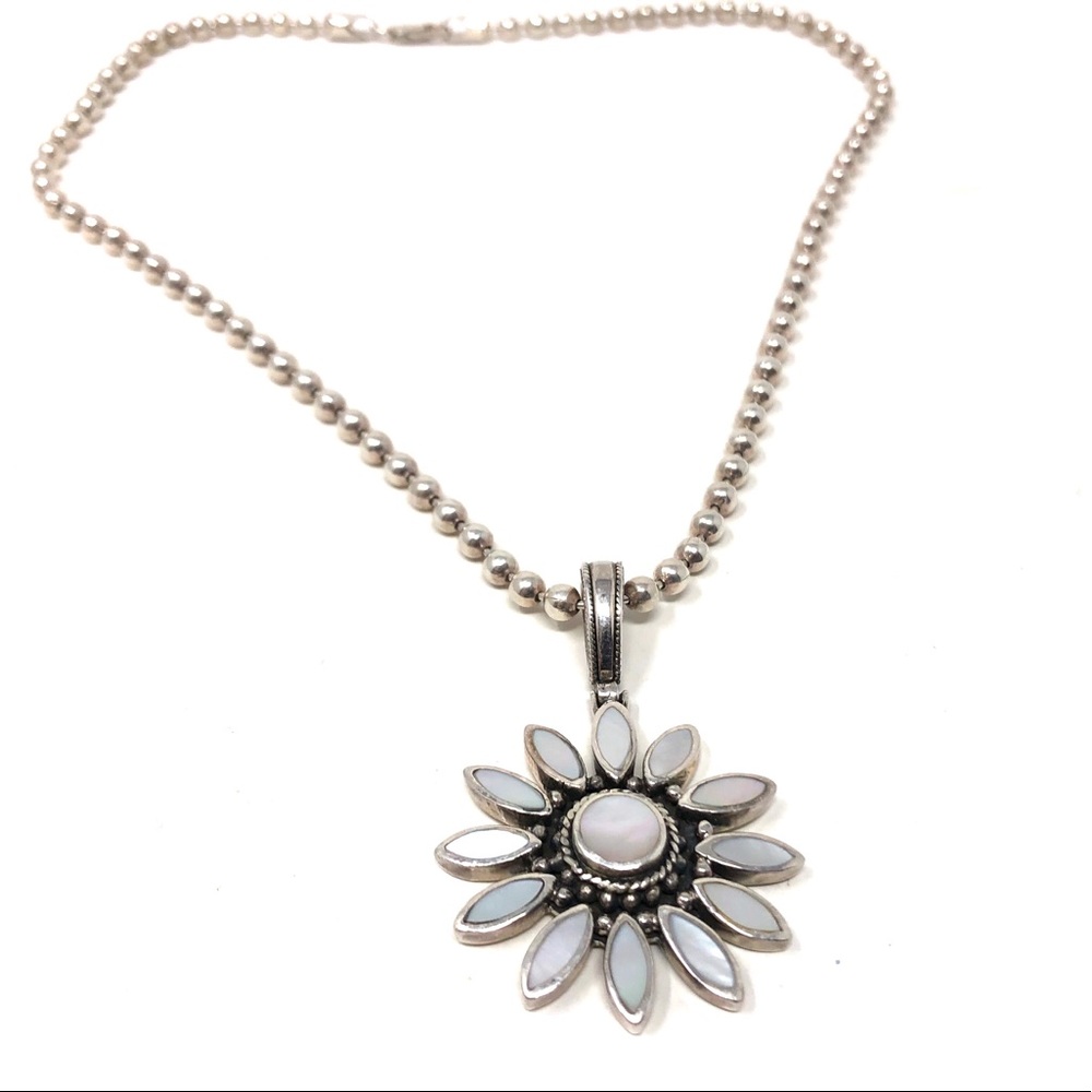 Sterling silver Daisy pendant necklace, 34.8g